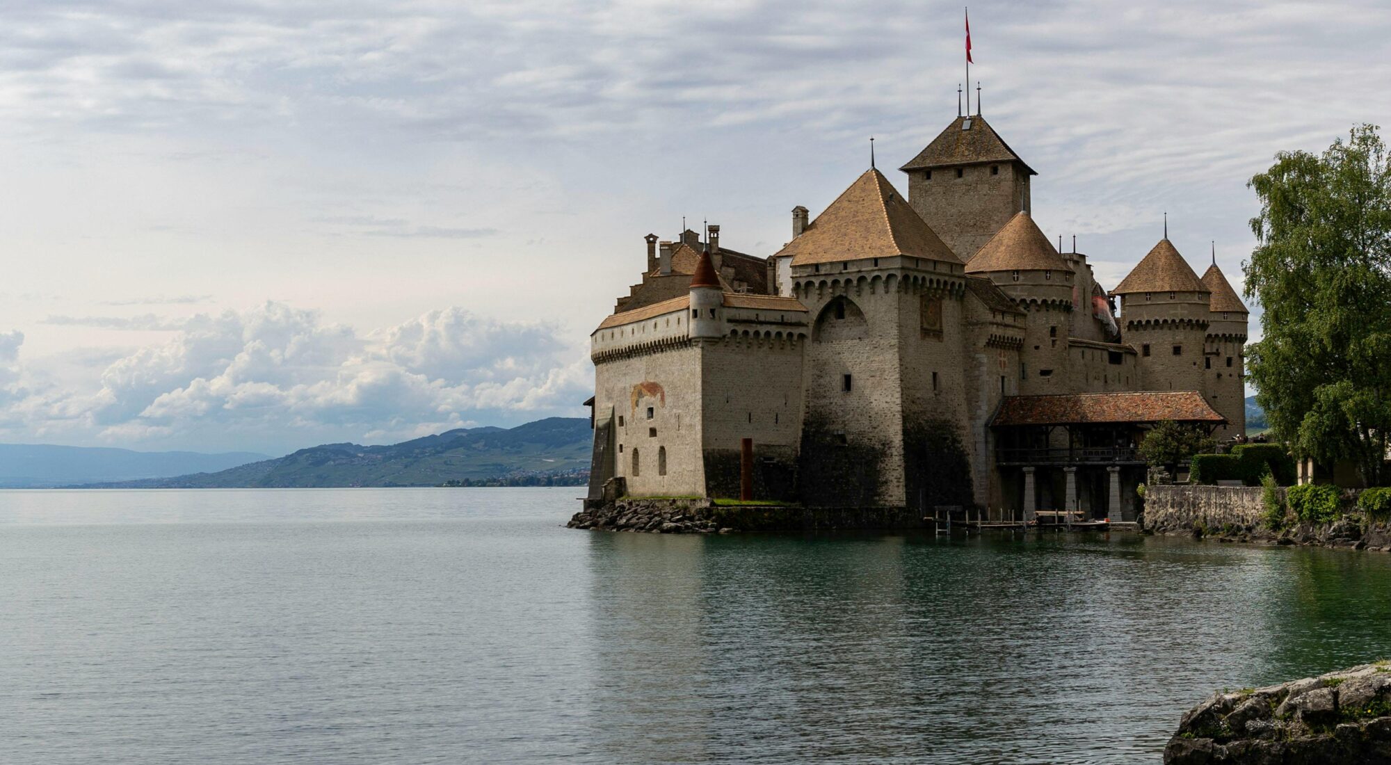 LAGO SOTTERRANEO E CASTELLO DI CHILLON